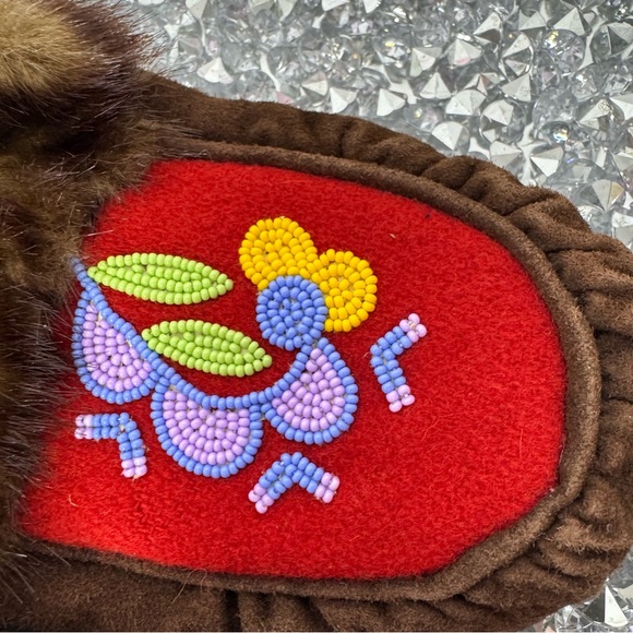 Moccasins handmade mukluks fur Sherpa suede leather beaded floral Inuit native - Picture 9 of 14